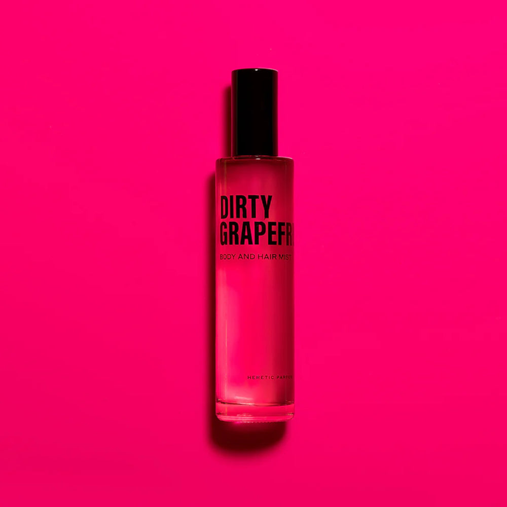 Dirty Grapefruit Body Mist HERETIC PARFUM vor pinkem Hintergrund